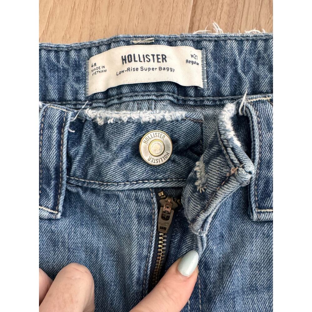 Hollister low rise super baggy jeans with hibiscus embroidery on hip size 4 (27) - Picture 4 of 6